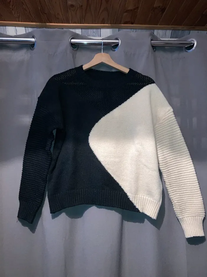 Pull noir et beige - photo numéro 5