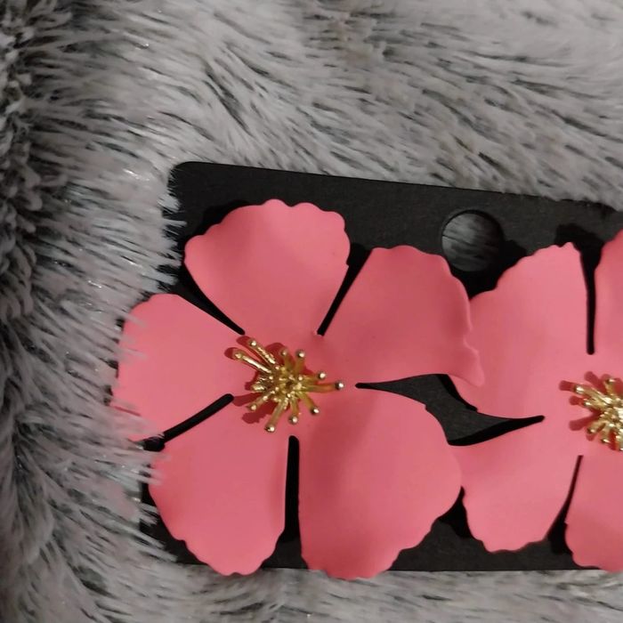 Magnifique boucle d'oreille neuve - photo numéro 2