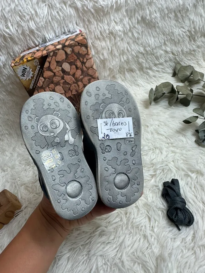 Paire de chaussures bébé Stones and Bones taille 20 - photo numéro 6