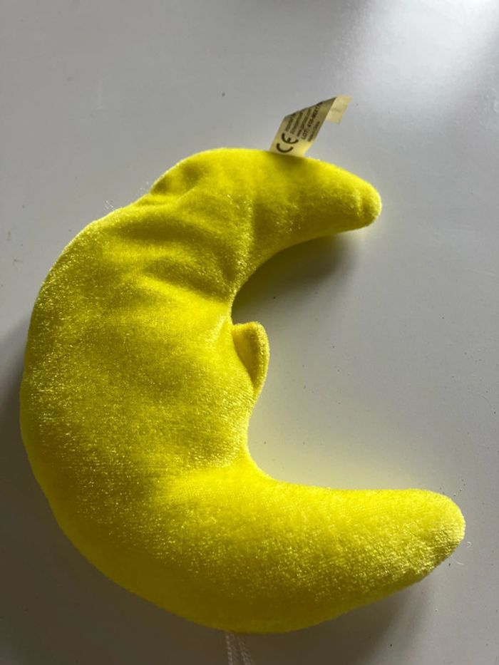 Lune en peluche