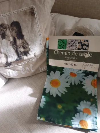Chemin de table Neuf