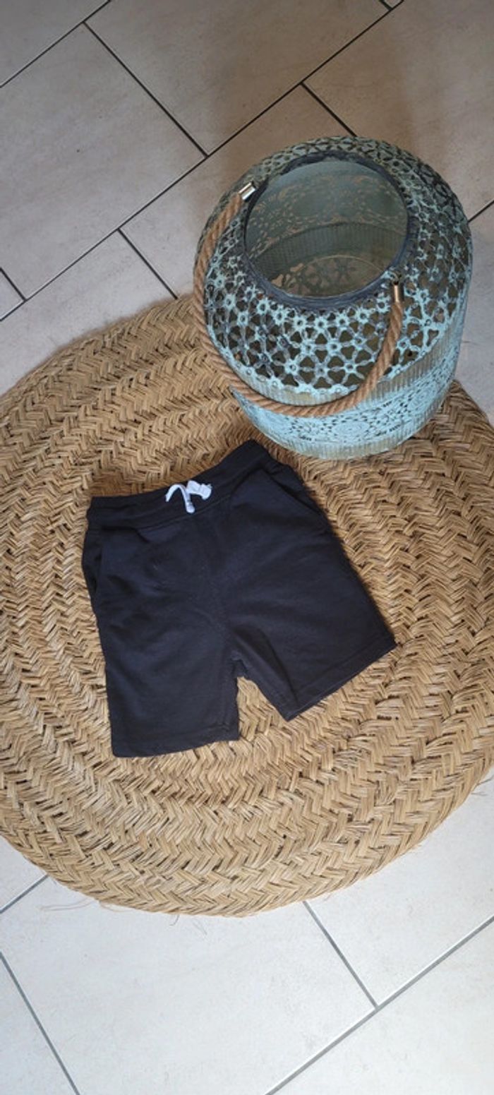 Short basic noir garçon Taille 8 ans