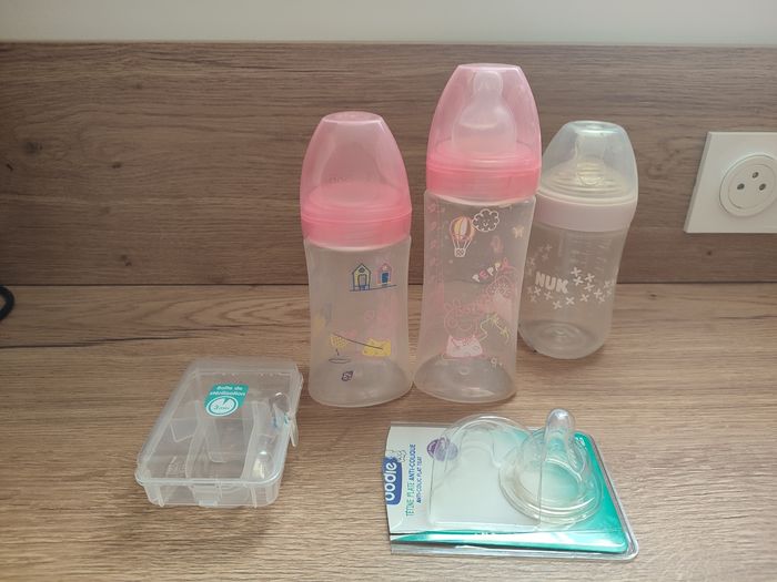 Lot Peppa pig biberon, tétines  dodies