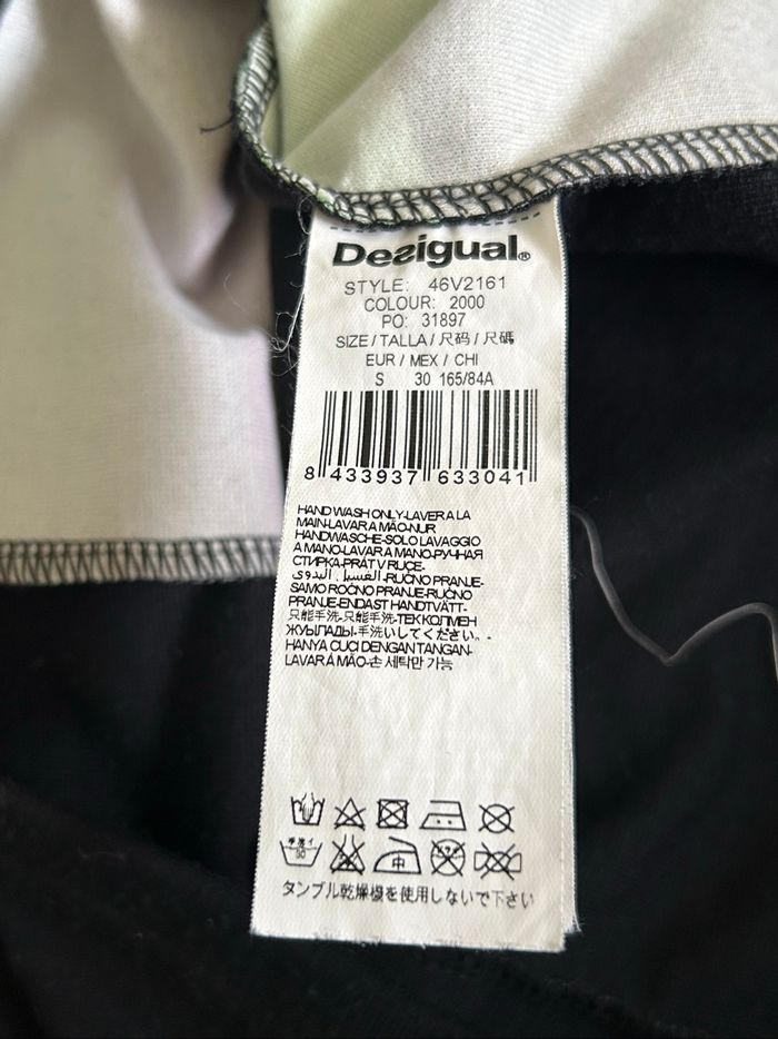 Robe noire et imprimée sans manches Desigual taille S bon état - photo numéro 10