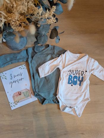 Lot 2 bodies cache cœur 3 mois.