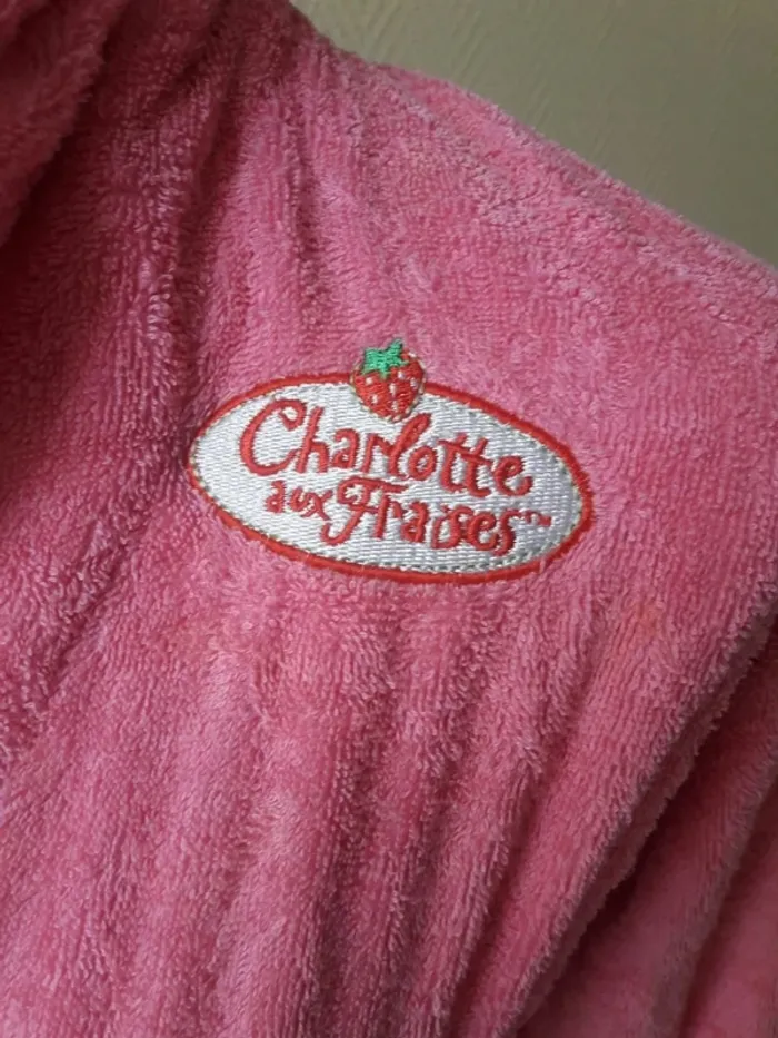 Peignoir rose Charlotte aux fraises taille 6/8 ans - photo numéro 2