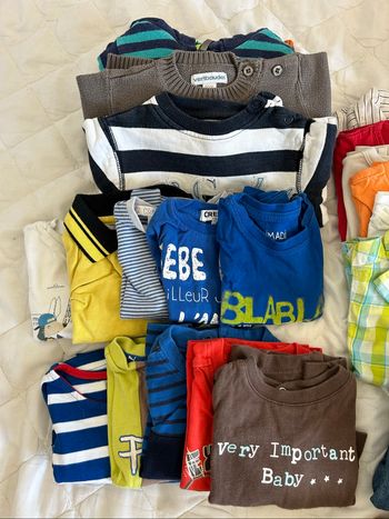 Lot de 33 vêtements garçon taille 6 mois