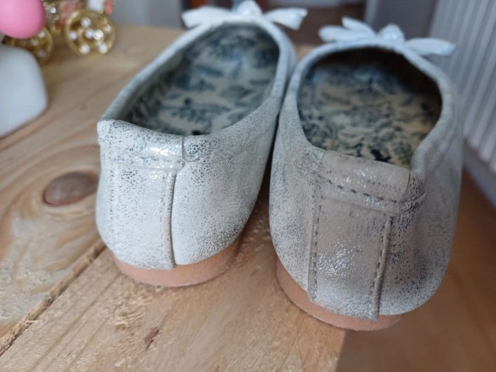 Ballerines blanches reflets argentés taille 24 - photo numéro 4