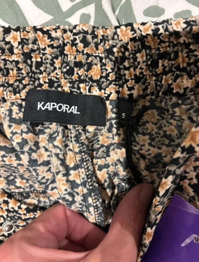 🩷 Pantalon fleuri Kaporal T.S neuf - photo numéro 2