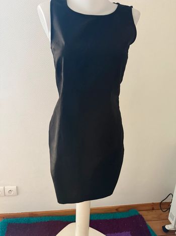 Petite robe noir en très bon état taille S kwoman