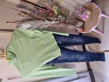 Ensemble composé d'un jean a strass redial taille 34 et d'un pull a col roulé XS