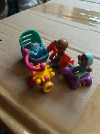 Figurine bébé kinder magimix avec leurs accessoires