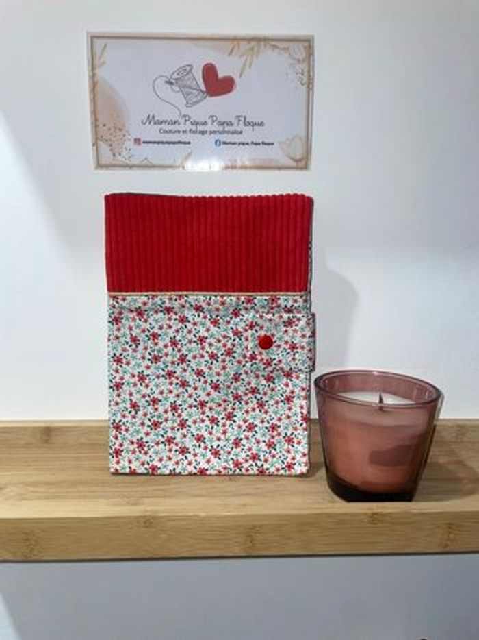 Protège carnet de santé fait main en velours rouge  & tissu fleuri