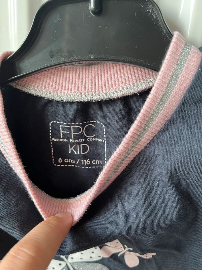 T-shirt avec papillons - photo numéro 3