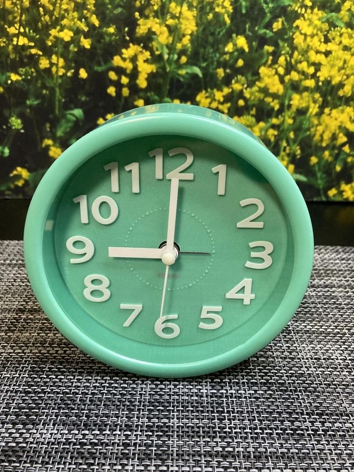 Réveil rétro Hama – design coloré, silencieux