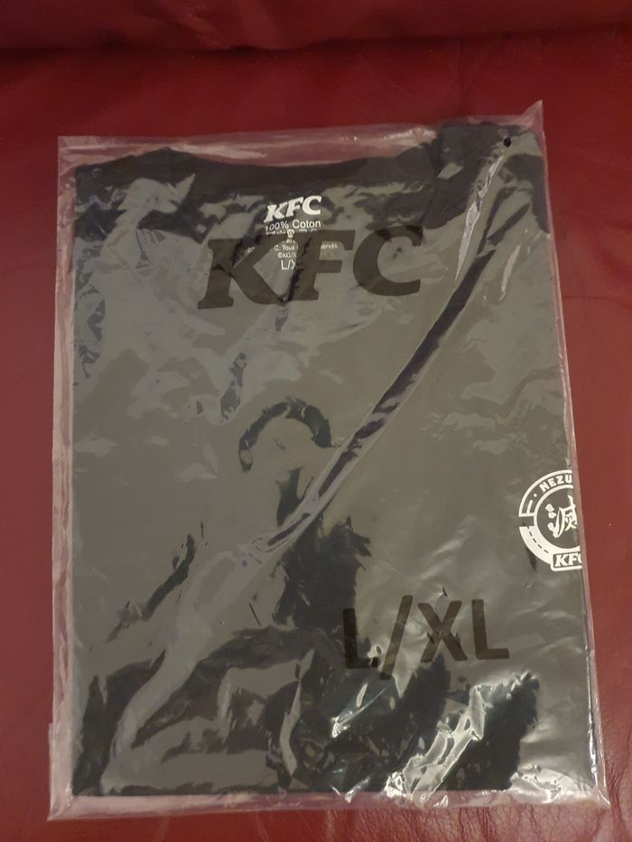 Neuf et Scellé très rare T-shirt taille L/XL  Nezuko Demon Slayer x KFC – Édition Limitée