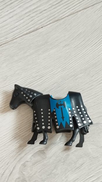 Cheval cape noir playmobil 