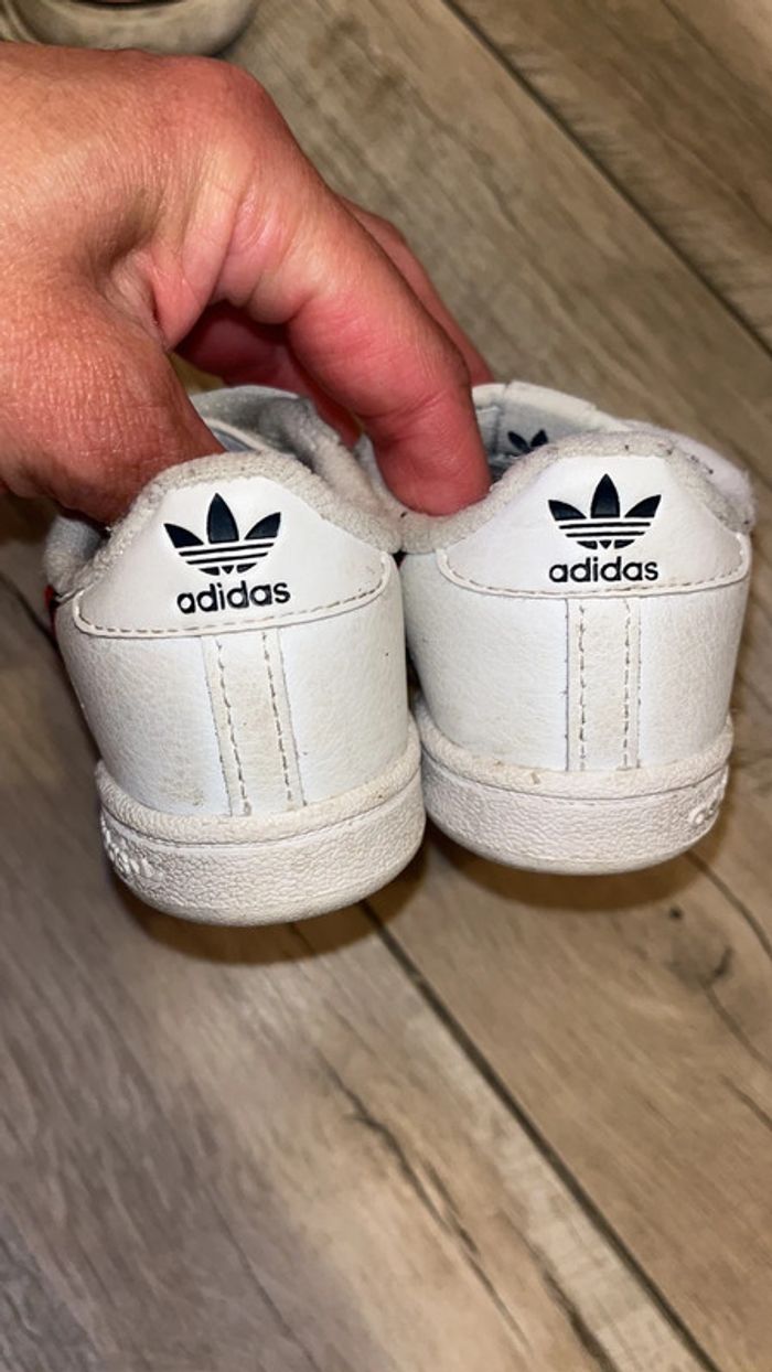 Paire de baskets Adidas - photo numéro 3