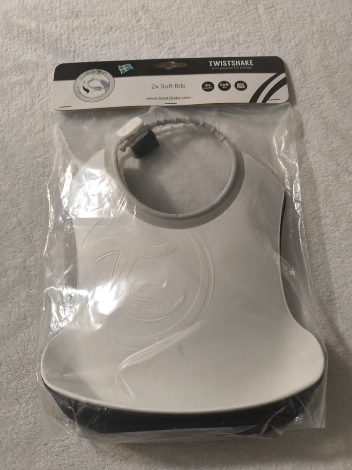 Bavoir neuf twistshake