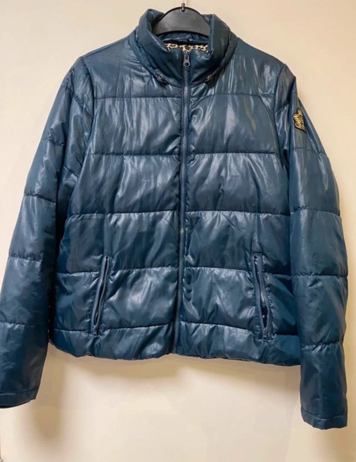 Jolie doudoune marine Bizzbee taille 40 quelques petits défauts sinon reste en bon état