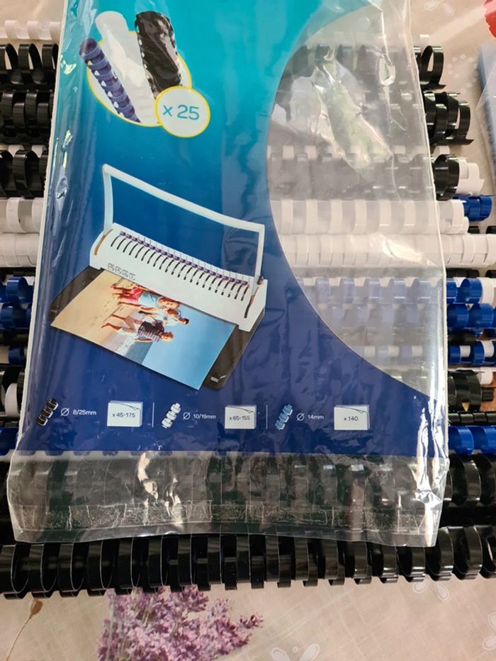 Lot de 45 reliures plastique,et 60 feuilles transparentes - photo numéro 6