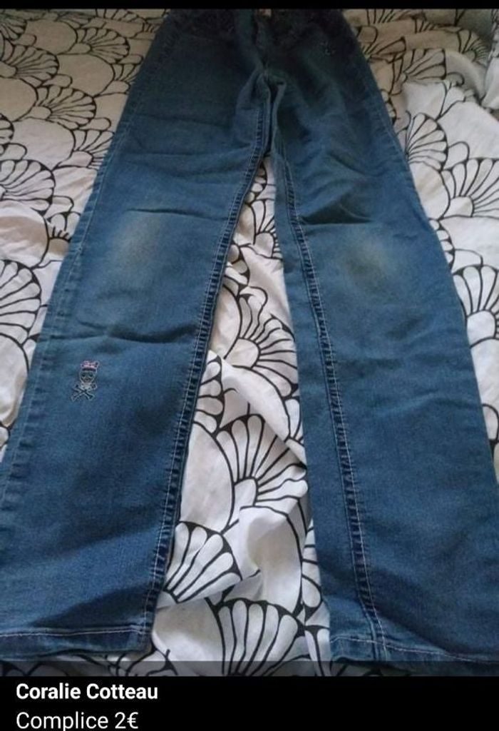Plusieurs pantalons fille