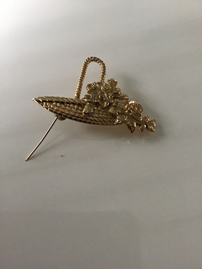 Broche vintage fantaisie panier garni