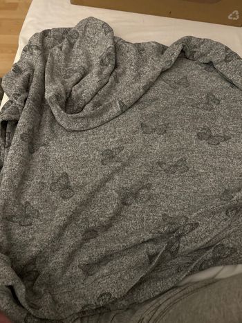 Pull gris à capuche grande taille 