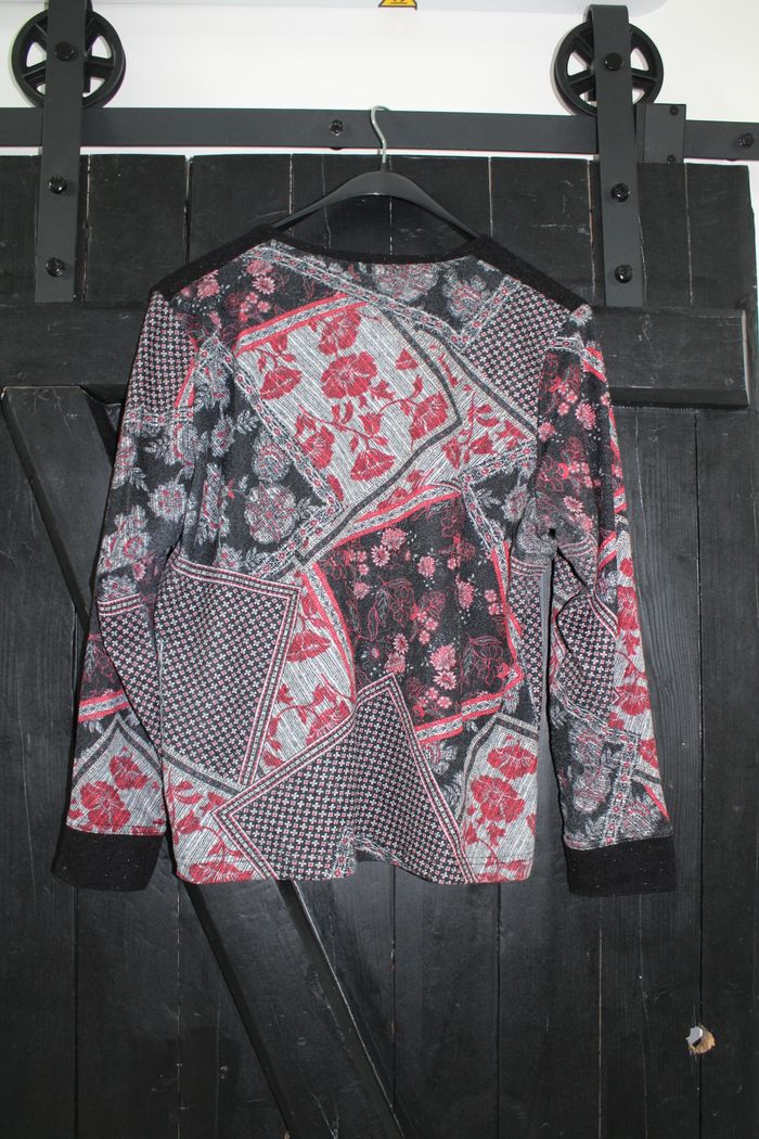 Pull fin noir, gris et rouge - photo numéro 3