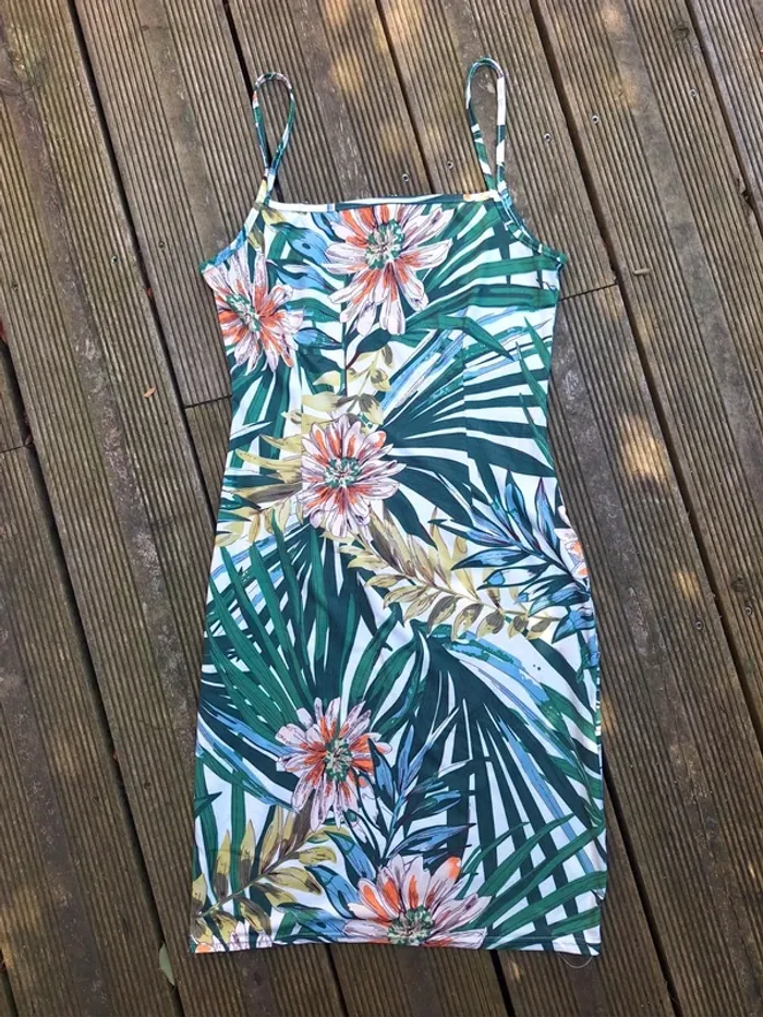 Robe fleurie à bretelles