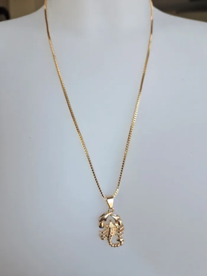 Collier fantaisie doré pendentif scorpion - photo numéro 2