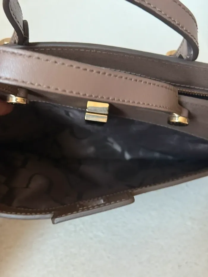 Sac Furla Cuir Taupe – Excellent État – Avec Bandoulière et Cadenas - photo numéro 8