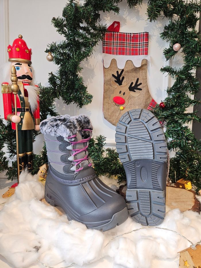 Lot chaussure d'hiver Hobibear et cache oreille