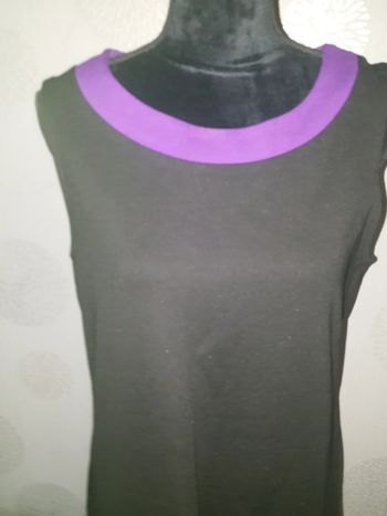 Robe noire et violette