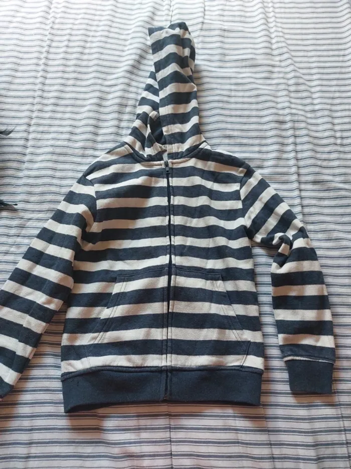 Sweat zippé à capuche rayé 122/128