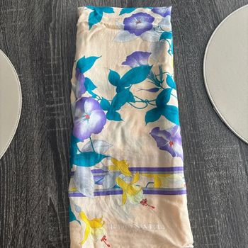 Léonard Paris – foulard 100% soie fleurs multicolores grand carré – Neuf