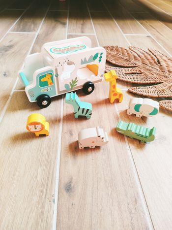 🦒Camion véhicule safari en bois avec animaux à encastrer marque Vertbaudet