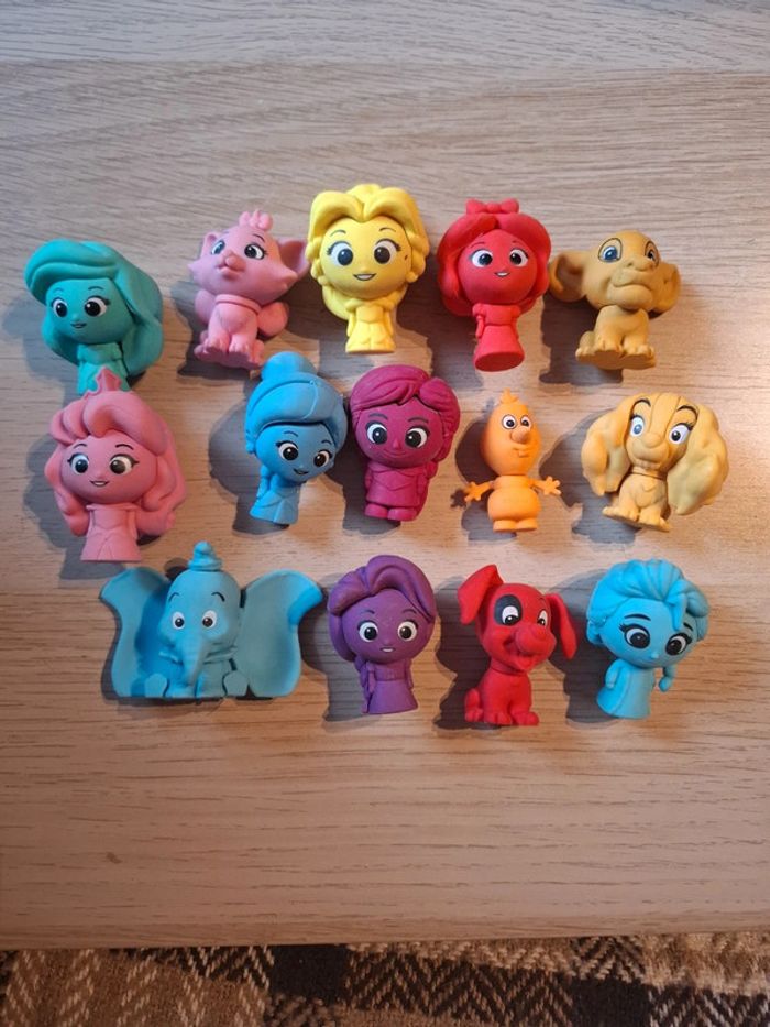 Lot de 14 figurine gommes