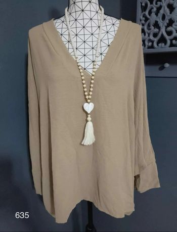 Chemise Grande Taille 58 – Beige Uni Élégant, Col V & Manches Chauve-Souris