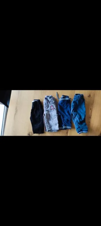 Lot 4 pantalons 6 mois