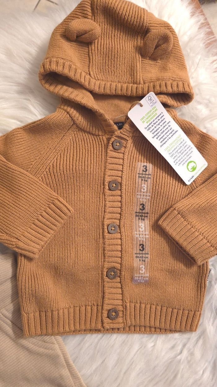 Neufs non portés 🏷🤩😍💙 Gilet, teeshirt ml ,salopette 3mois Garçon 💙😍🤩 - photo numéro 2