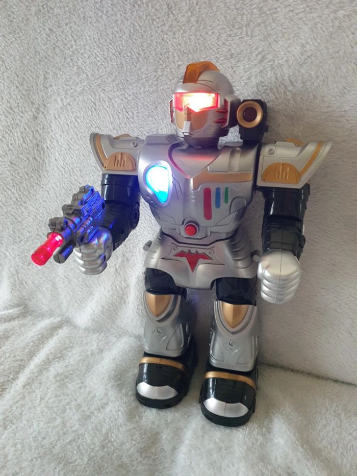 Robot feng yen avec télécommande - photo numéro 2