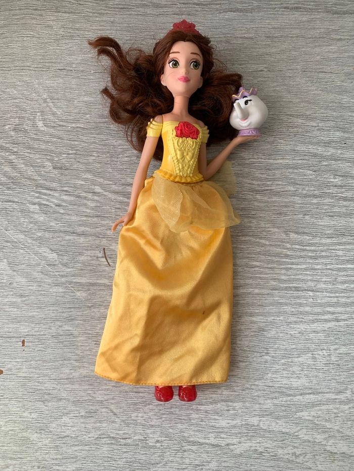 Barbie Disney Princesse Belle avec son