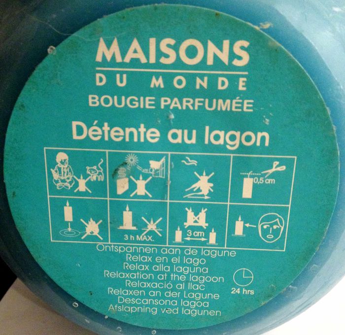 Bougie bleue de forme ronde parfumée au lagon pour recycler la cire - photo numéro 5