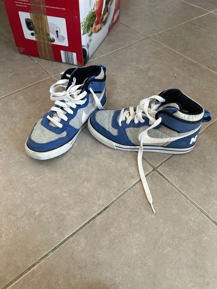 Nike grise et bleu taille 40