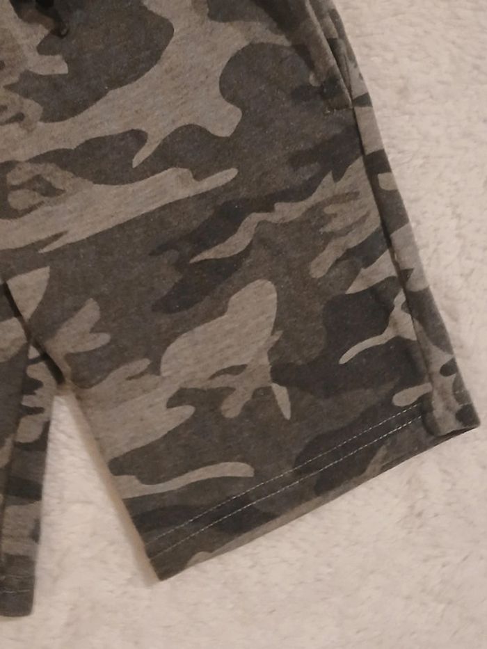 Short camouflage Primark garçon 👦🏻 5 6 ans - photo numéro 2