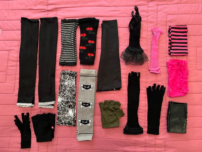 Lot 17 Paires Mitaines Gothiques - photo numéro 2