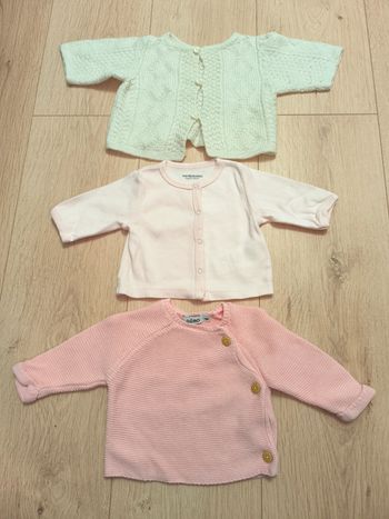 Lot de 3 gilets / brassières fille dont 1 Gemo et 1 Vertbaudet - Taille 1 mois