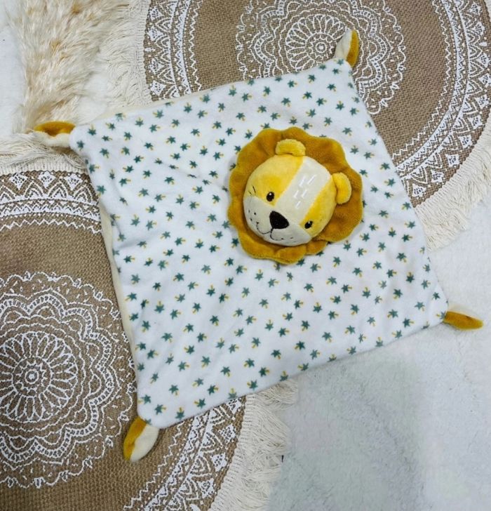 Doudou lion bm b&m