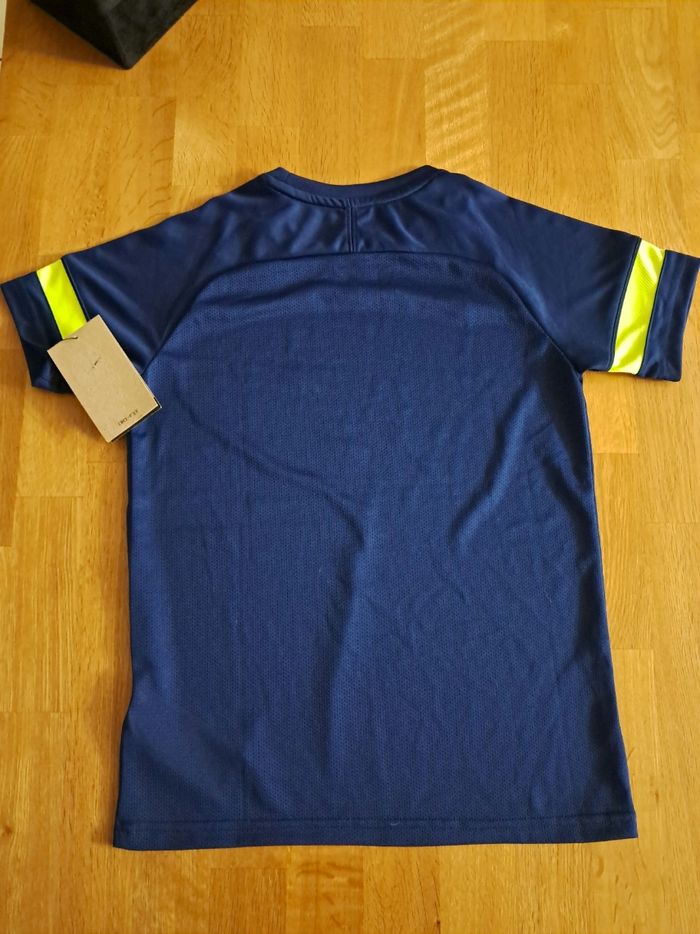 Tee-shirt Dri Fit 10/12 ans Nike Neuf - photo numéro 4